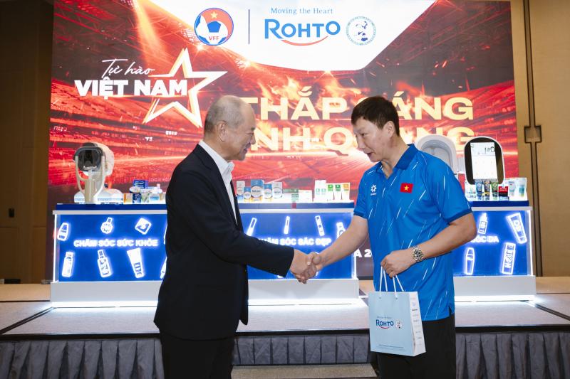 Rohto-Mentholatum anh 1