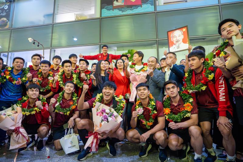 U22 Viet Nam ve nuoc anh 2