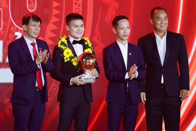 Qua bong vang anh 4