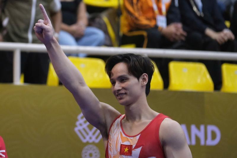VDV lon tuoi nhat anh 3