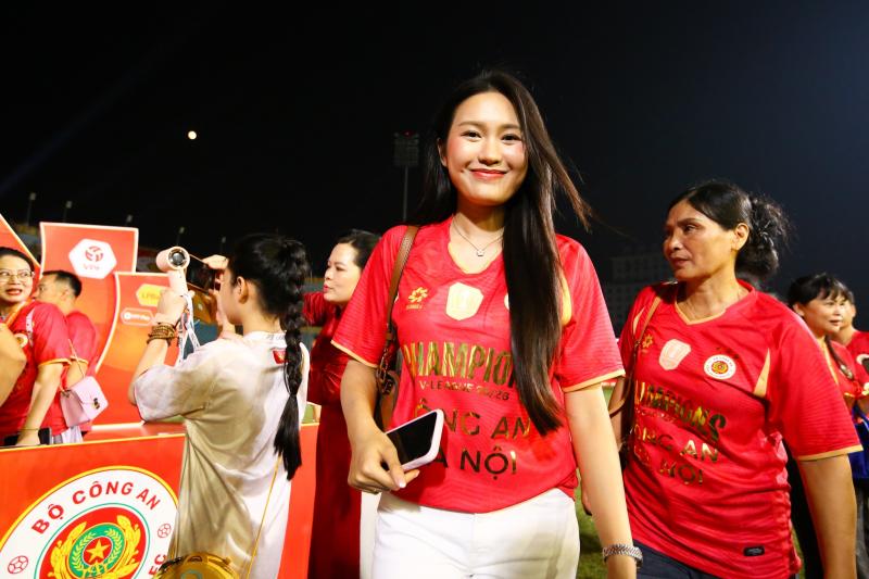 Hai My Van Hau anh 4