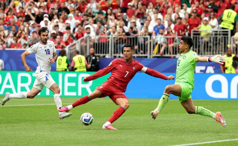 Ronaldo ảnh 3 Ronaldo anh 3