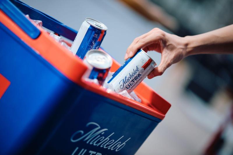 Michelob ULTRA anh 4