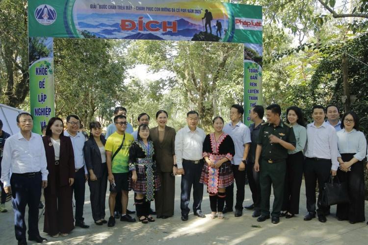Bước chân trên mây ảnh 2 Bước chân trên mây ảnh 2